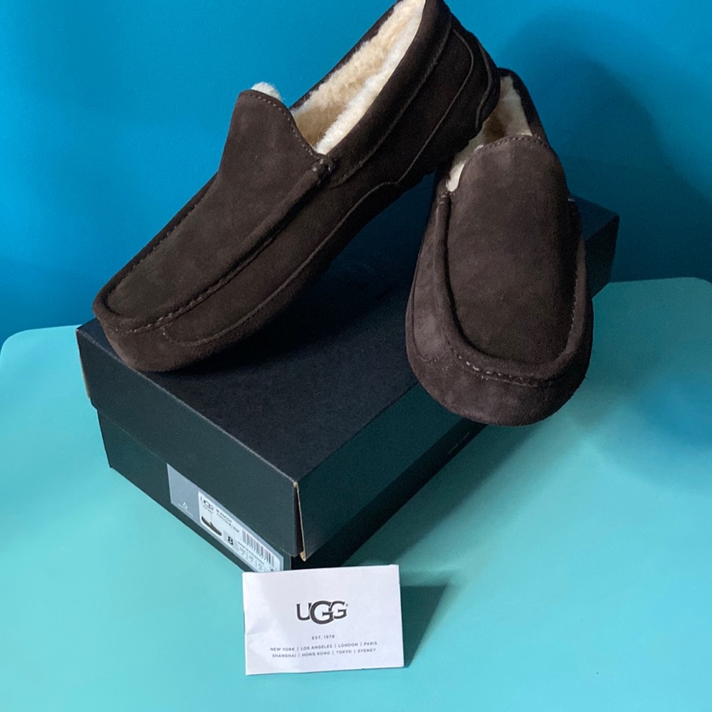 UGG MEN’S ASCOT SLIPPERS Moccasins size 8